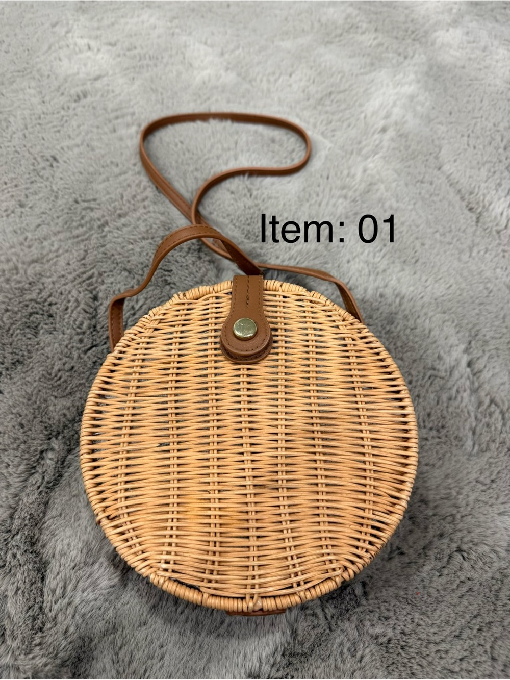 HANDBAG CLEAR-OUT – 9 BAGS AVAILABLE!
9 Handbags Bundle – see description